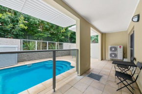 Pacific Blue 520 private pool air conditioning and Wi Fi